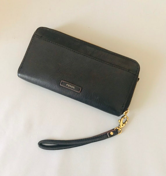 Clothes Mentor Columbus, GA - Fossil Leather Wallet/Coin Purse $8! Cannot  be put on hold! Call the store for availability! M-F 10-8 Sat 1-7 Sun 1-5 # fossil #cmcolumbusga | Facebook