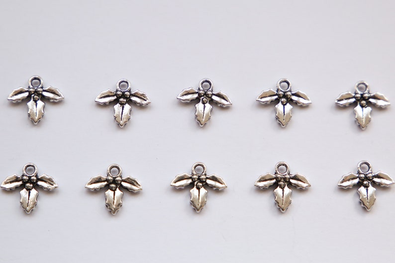 10 x Holly Pendants Charms in Antique Silver Finish