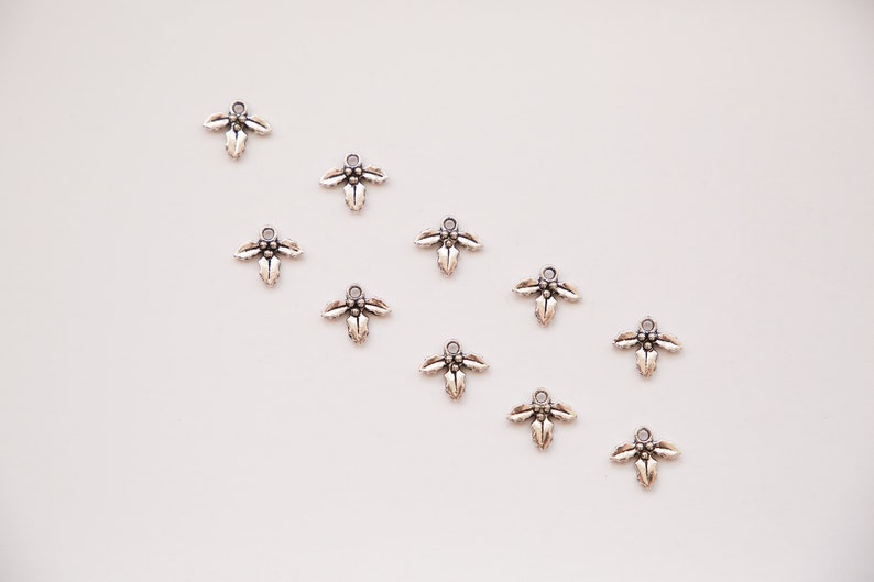 10 x Holly Pendants Charms in Antique Silver Finish