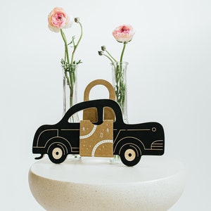 Coche retro, pizarra, juguete de madera, regalo de Navidad.