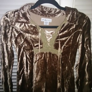 early 2000s crushed velvet peasant top