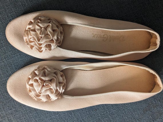 plastic flip flops with bow