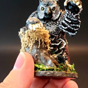 Owl Faced Bear Miniature - Dungeon mini Owl Faced Bear (Brown and white) (Painted) (Flocked base) (3d printed) (BeautyAndHerBeasties)