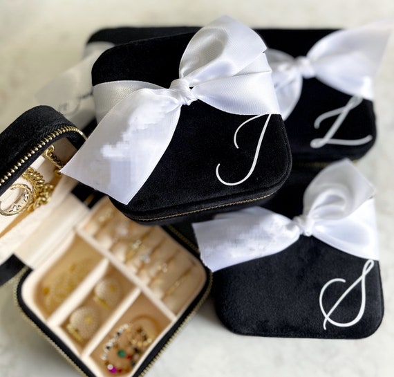 Travel Jewelry Case, Bridesmaid gifts, velvet Jewelry box, personalized jewelry case, black bridesmaid gifts, modern bridesmaid gift, bridal