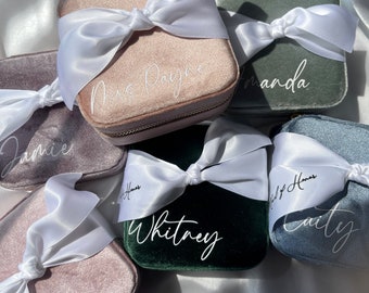 Boîte à bijoux personnalisée en velours : trousse de voyage pour proposition de demoiselle d'honneur, boîte à bijoux en velours premium, cadeau de demoiselle d'honneur, cadeaux de demoiselle d'honneur personnalisés