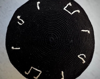 Yarmulke / Kippah with embroidered music notes