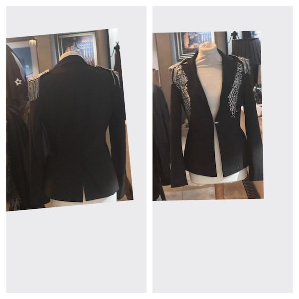 Blazer à rayures métalliques argentées noires avec ailes d'ange en strass argenté et épaulettes amovibles taille 10