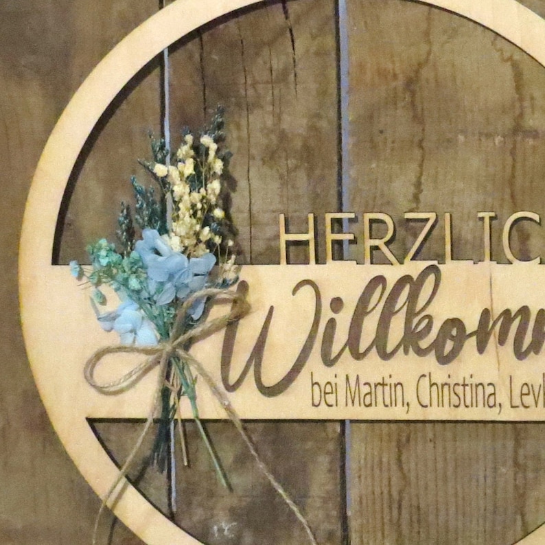 Holzschild Herzlich Willkommen bei Familie Wunschtext personalisiert