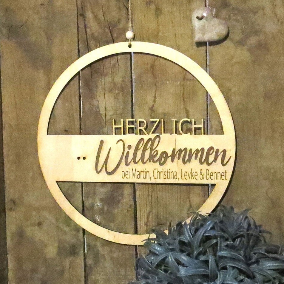 Holzschild Herzlich Willkommen bei Familie Wunschtext personalisiert