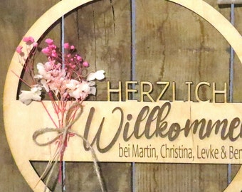 Holzschild Herzlich Willkommen bei Familie Wunschtext personalisiert Namen Kranz Tür Trockenblumen Türkranz Holz Türschild Namensschild