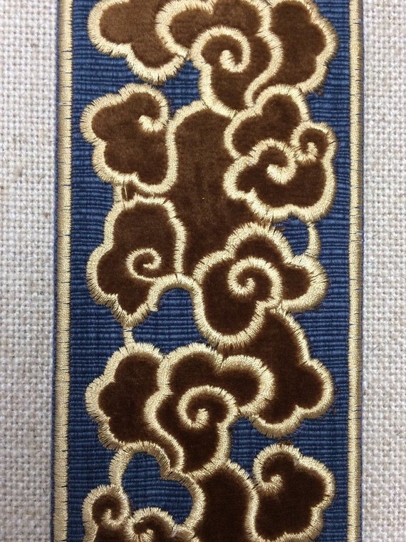 3.5 Cream & Navy High Quality Woven Velvet Embroidery Trim Tape H