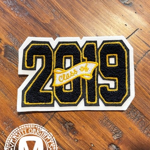 Parche Chenille Varsity Letterman de 3.5&quot; / Parche de graduación Clase de 2019 / En stock / Listo para enviar / HECHO en EE. UU.
