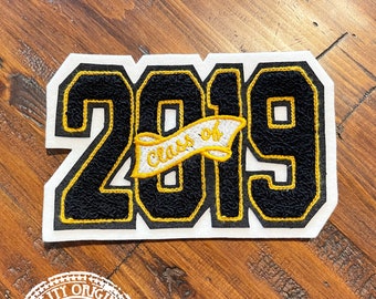 3,5 ""Chenille Varsity Letterman Graduation Patch - Klasse von 2019, hergestellt in den USA."