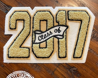 3,5 ""Chenille Varsity Letterman Graduation Patch - Klasse von 2017, hergestellt in den USA."