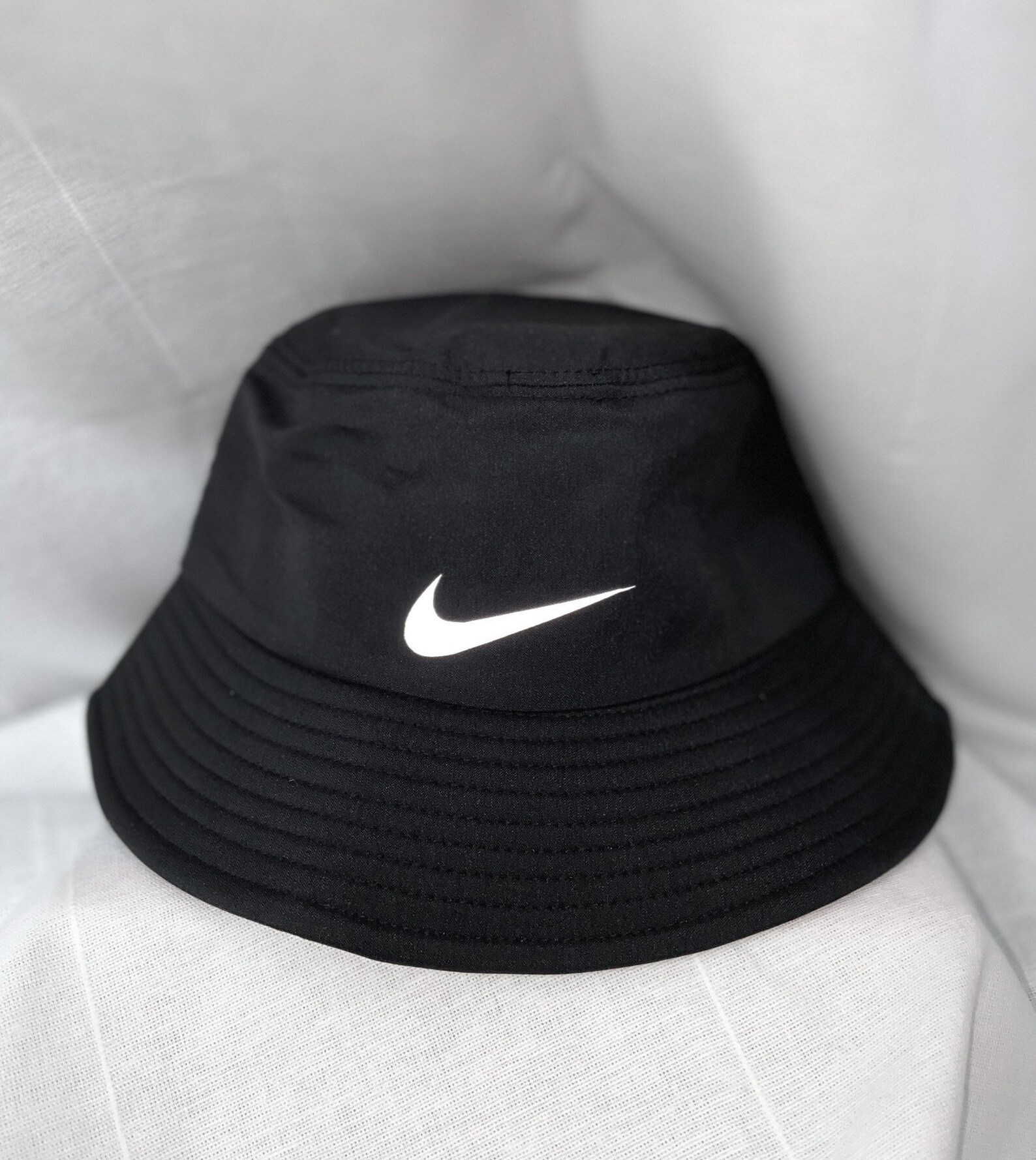 bucket hat nike black