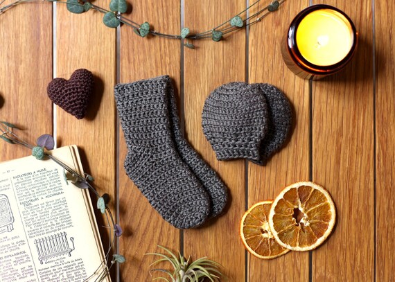 Pdf Crochet 0 1 Mois Ensemble Chaussettes Et Moufles Vegetales Etsy