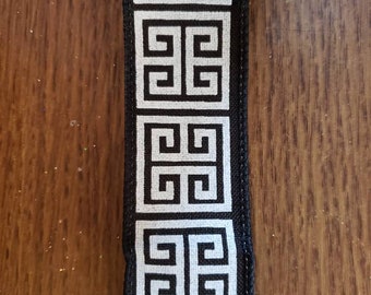 Geometric Ribbon Roll Black and White
