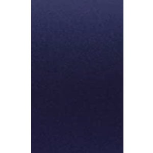 Pu&ograve; includere: Un campione di tessuto blu scuro tinta unita.
