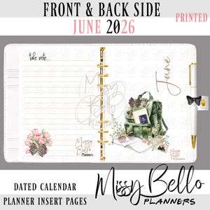 Op de afbeelding: Witte planner inlegpagina's met gouden accenten, met een bloemen- en reisthema-ontwerp. Bevat de tekst "FRONT & BACK SIDE JUNE 2026 PRINTED" en "DATED CALENDAR PLANNER INSERT PAGES". Het Missy Bello Planners-logo is ook zichtbaar.