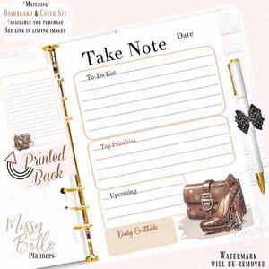 Könnte beinhalten: Eine Planer-Einlage mit einem Take Note-Bereich, der linierte Felder für To-Do List, Top Priorities und Upcoming enthält. Das Design zeigt Illustrationen einer braunen Handtasche mit Muster, eines High-Heel-Schuhs und eines Lippenstifts.
