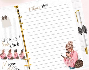 Puede incluir: Una página de agenda rayada blanca con un mecanismo de encuadernación de anillas de metal dorado. La página incluye el texto & there's 'this' en la parte superior y una ilustración de una persona con suéter rosa sosteniendo un café y un teléfono.