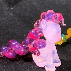 ręcznie robiona ozdoba siedząca my little pony, szklana ozdoba dmuchana, specjalny prezent, ozdoba do domu/biura 3D MLP, praca płomieniowa