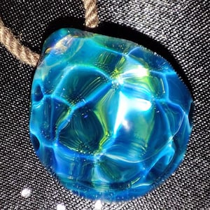 Handmade green&blue Ocean Reflection Borosilicate Glass Pendant, Wave Pendant, Tears of the Sea, ocean jewelry pendant , glass artwork,