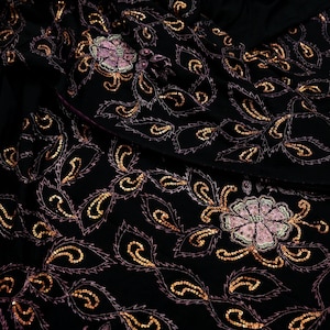Indischer antiker Vintage-Sari, schwerer schwarzer Seidenstoff, handbestickt, 5 Yards, Nähstoff, weich, Zardozi/Dabka-Pailletten