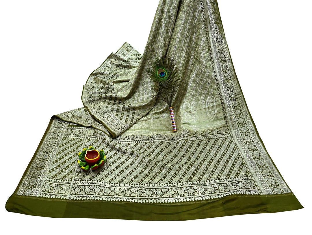 Indian Vintage Heavy Wedding Sari Green Pure Satin Silk Woven Banarasi Brocade Sarees Craft Fabric Zari 5Yd Dress Making Upcycle Quilting
