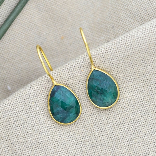 Teardrop Raw Emerald Gold Plated Earrings Silver 925, Dark Green Gemstone Vermeil, Natural May Birthstone, Boho Chic Jewelry, Noyre Berlin