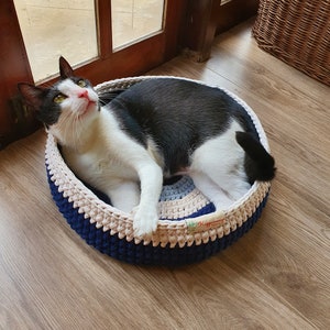 Turkish Eye/ Matiasma Crochet Cat Bed