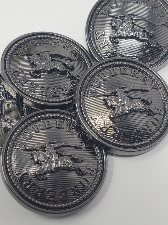 burberry button