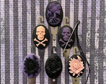 GOTH STITCH Femme Skull Rose Double Sided Needle Threader / NeedleMinder Combo Tool! Perfect for Embroidery Floss, Tapestry Thread, & Yarn!