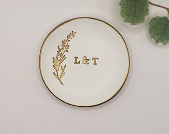 Gold Floral Ring Holder for Mom, Personalized Ring Dish for the Bride, Gold Initials Wedding Ring Holder, Custom Jewelry for Mom, Catchall