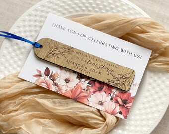 Marcadores de página personalizados como lembrancinhas de casamento com cartões - "Aqui está o próximo capítulo da nossa história de amor"
