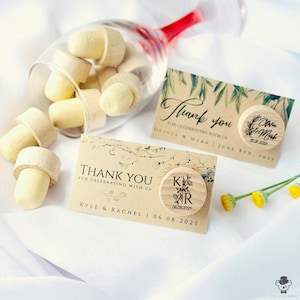 Bomboniere personalizzate per matrimonio con tappo per vino in carta kraft - Regalo ricordo personalizzato per gli ospiti in grandi quantità con etichette di ringraziamento e sacchetti in organza