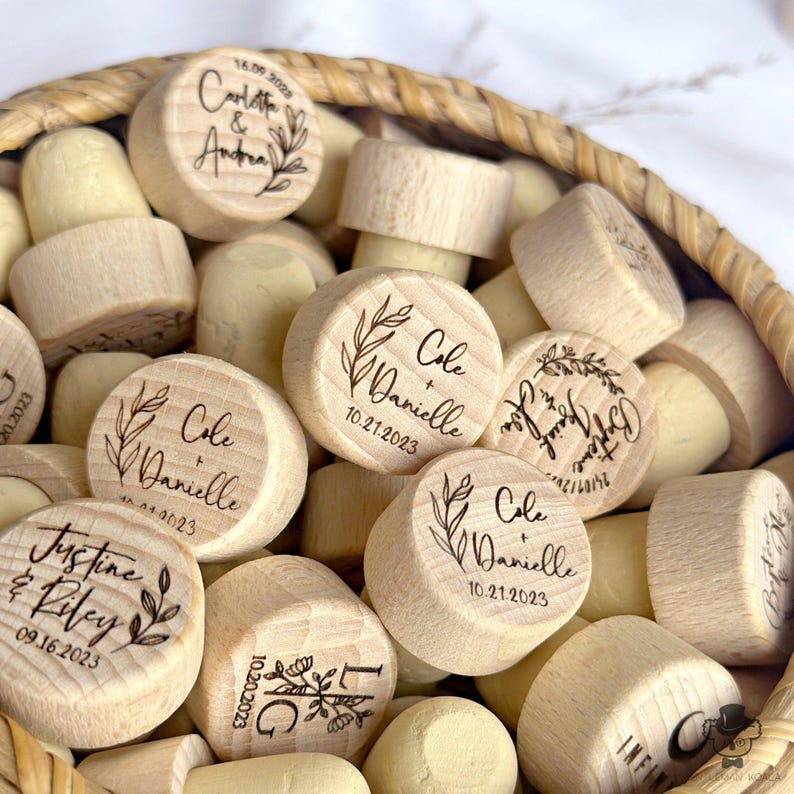Bouchon de vin en bois gravé personnalisable pour mariage
