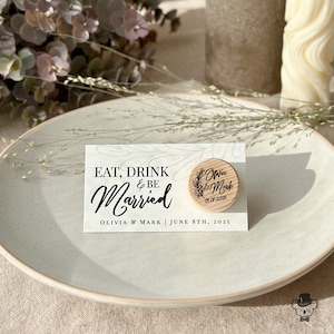 Obsequios de boda con tapón de vino con tarjeta de agradecimiento - Comer, beber y casarse - Regalo personalizado para invitados con etiquetas de agradecimiento y bolsa de organza