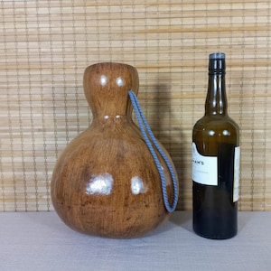 May include: A set of three white ceramic vases with a textured, ridged design. The tallest vase is approximately 25 cm tall, the medium vase is 20 cm, and the smallest is 15 cm.