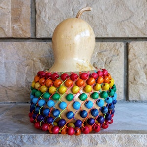 Shekere de calabaza con cuentas de arcoíris: instrumento rítmico africano, regalo para músicos (18 cm)