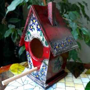 Birdhouse for a pole, Bird feeders, Hand Painted, wood house painted, backyard birding,