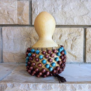 Shekere de calabaza con cuentas: instrumento rítmico africano, regalo para músicos (20 cm)