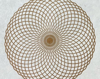 Könnte beinhalten: Ein braunes geometrisches Design auf weißem Hintergrund. Das Design ist ein Kreis mit einer Reihe konzentrischer Kreise und Linien, die vom Zentrum ausstrahlen.