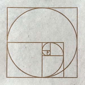 FIBONACCI SEQUENCE – 22 x 22 cm – Sacred Geometry Linocut – Gold/Natural White