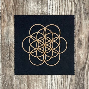 FLOWER OF LIFE – 16 x 16 cm – Sacred Geometry Linocut Print – Gold/Black
