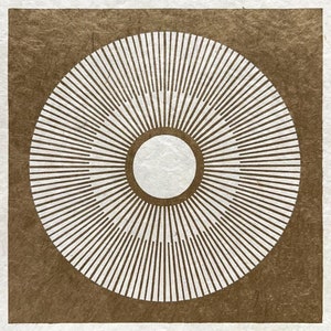 QUADRATO CENTRALE DEL SOLE – 22 x 22 cm – Stampa su linoleum Geometria Sacra – Carta Oro/Canapa Naturale