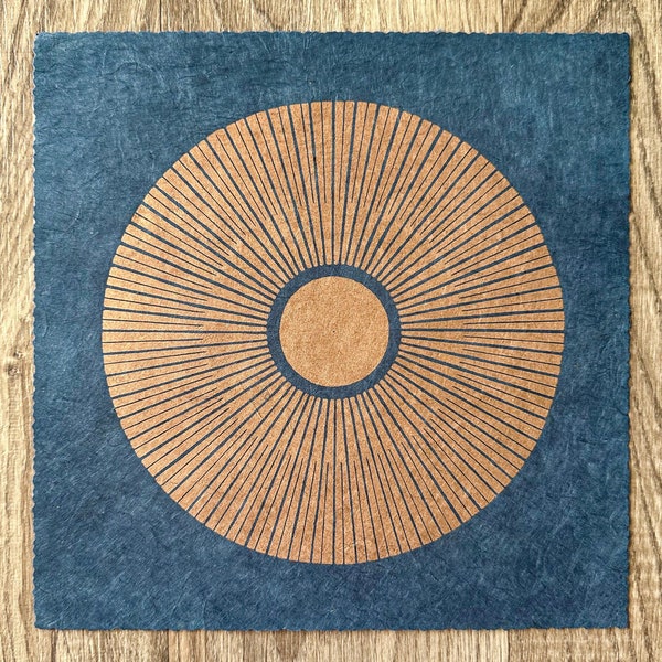 SOLE CENTRALE – Stampa linoleum Geometria Sacra – Rame/Blu indaco