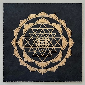 SRI YANTRA Lotus - 22 x 22 cm - Stampa su linoleum di meditazione - Oro/Nero