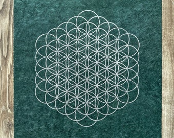 FLOWER OF LIFE – 35 × 35 cm – Sacred Geometry Linocut – Silver/Emerald Green