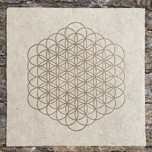 FLOWER OF LIFE – 35 × 35 cm – Sacred Geometry Linocut – Gold/Natural